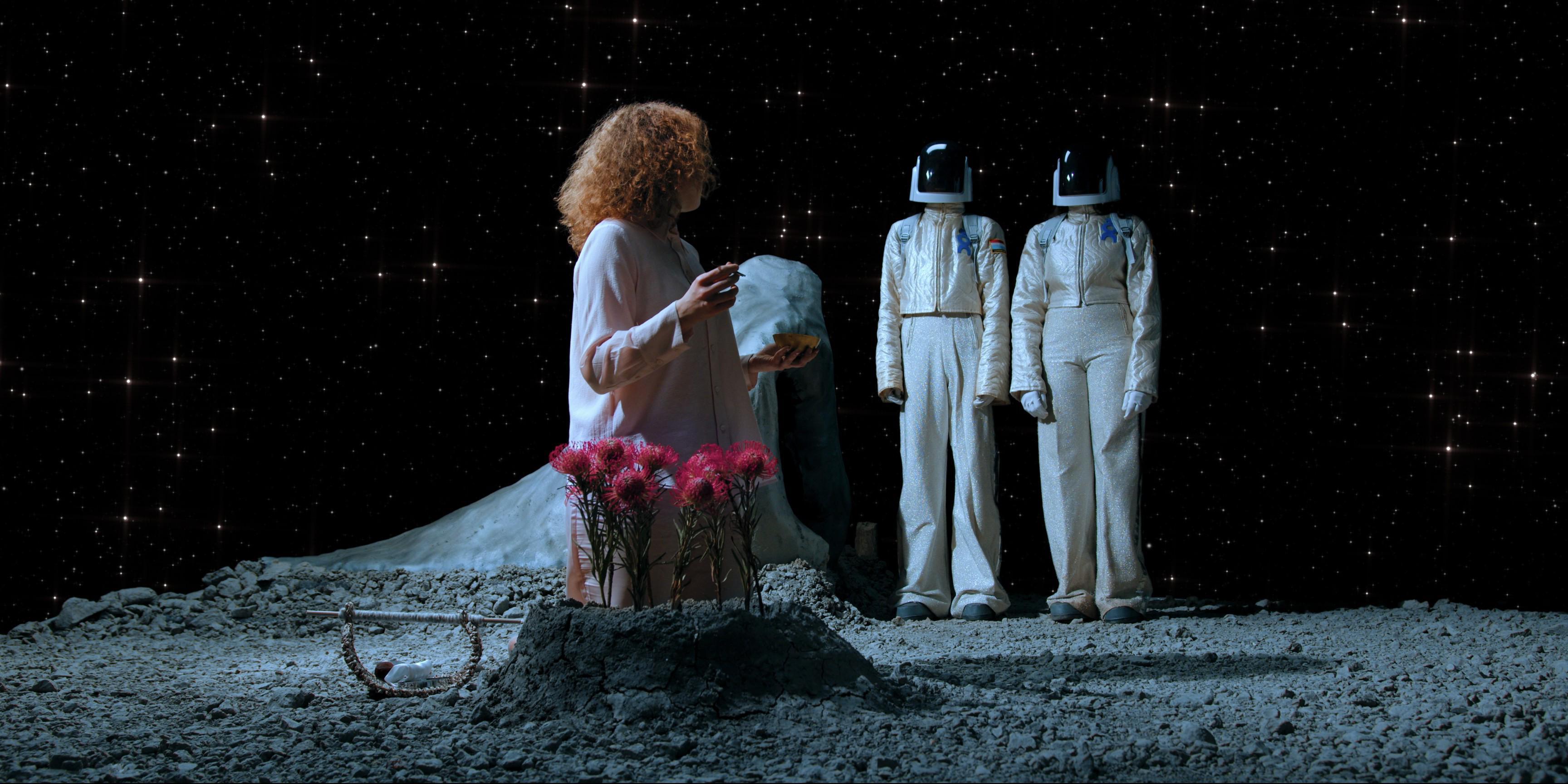 The Woman Whose Head Was An Asteroid © Ganaël Dumreicher